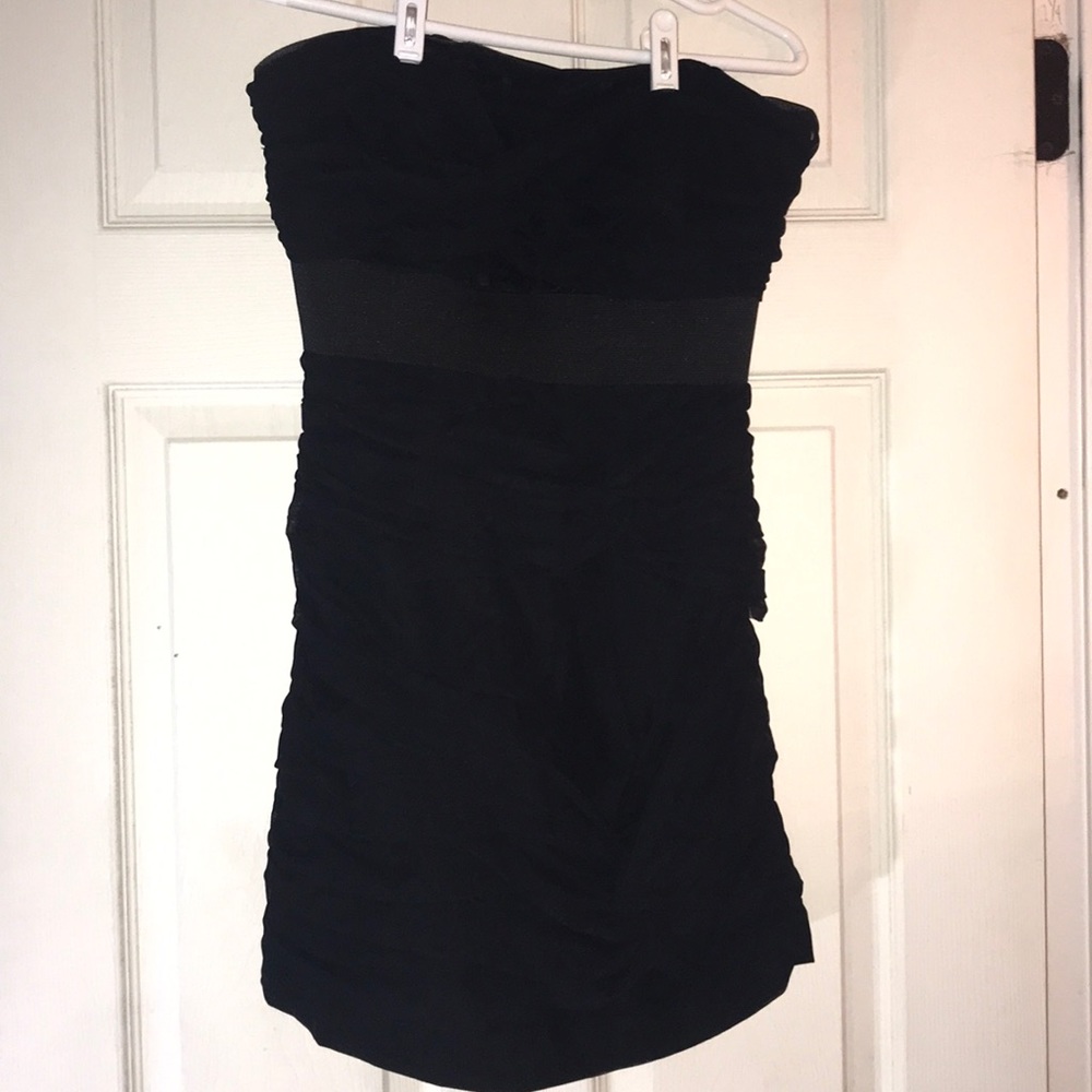 A black strapless dress